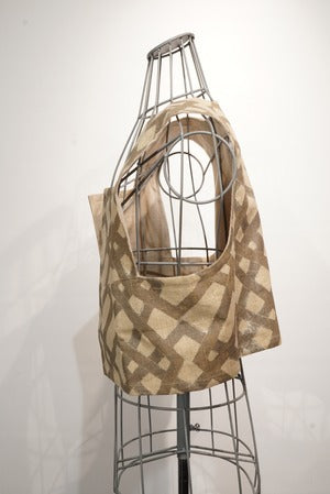 PERIOD FEATURES /  SILK SCREEN HAND PRINTING VEST
