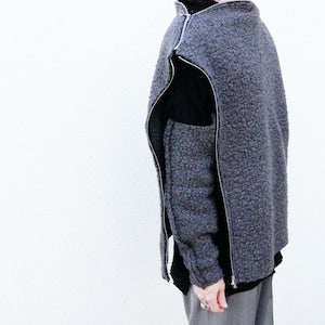 CLASS / CCDA 17UNI  Long Hairy Wool Yarn Boa Vest