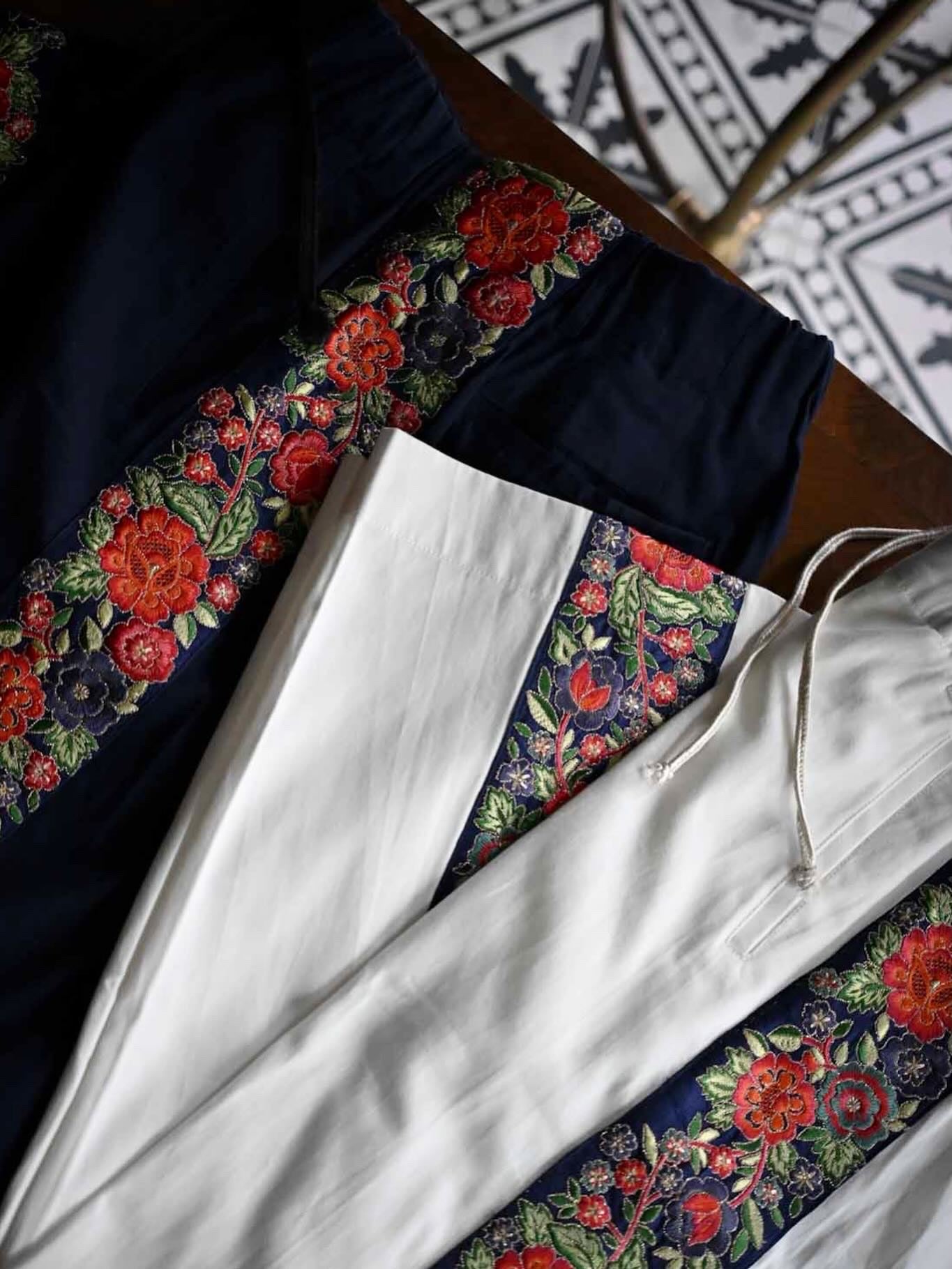 PERIOD FEATURES / INDIAN EMBROIDERY TAPE PANTS   (221230)