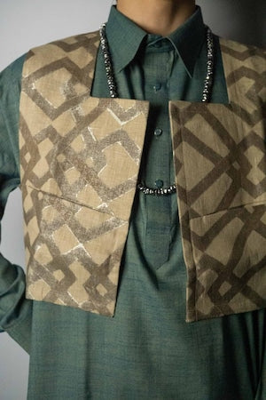 PERIOD FEATURES /  SILK SCREEN HAND PRINTING VEST