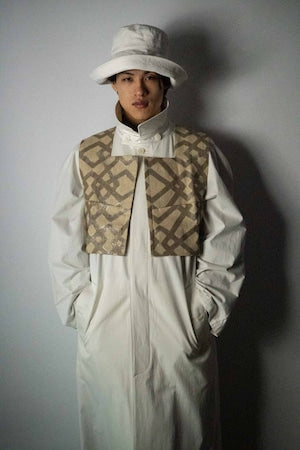 PERIOD FEATURES /  SILK SCREEN HAND PRINTING VEST