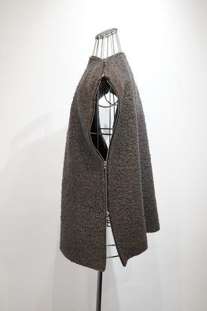 CLASS / CCDA 17UNI  Long Hairy Wool Yarn Boa Vest