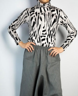 HAVERSACK (ATTIRE) / Brushed Print Turtleneck　（221026)