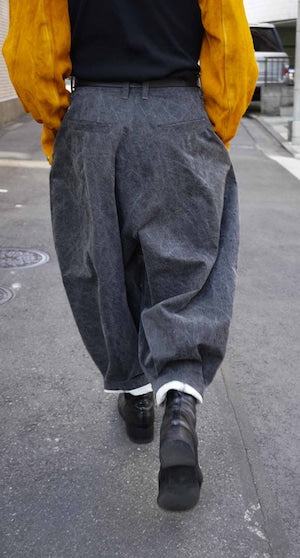 eofm / Pigment coated Cotton Balloon Trousers　（221182）
