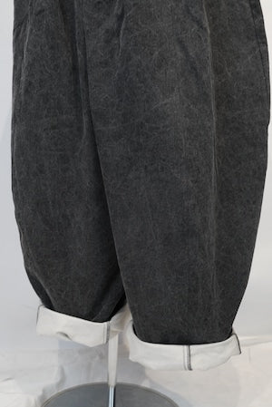 eofm / Pigment coated Cotton Balloon Trousers　（221182）