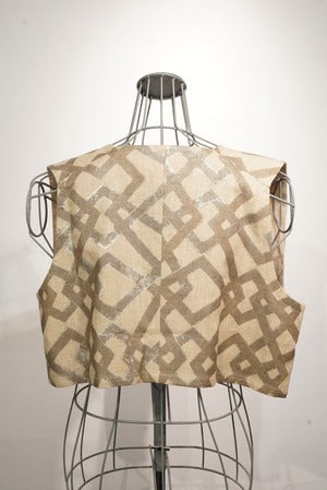 PERIOD FEATURES /  SILK SCREEN HAND PRINTING VEST