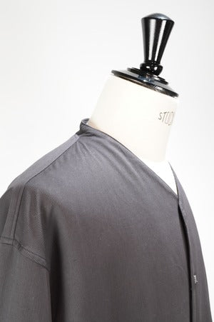 HS-ATTIRE / Collarless Pigue Semi-long Shirt